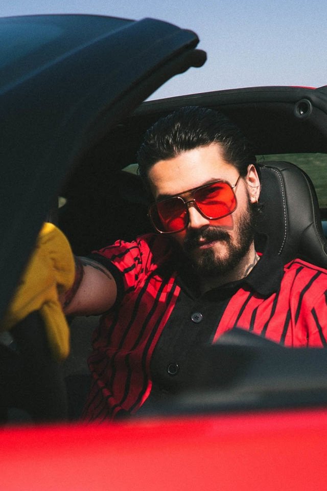 Stingray Men's Cuban Collar King Striped Shirt w/ Faux Suede - Red & Black